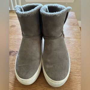Ugg sneaker boots, size 7 1/2